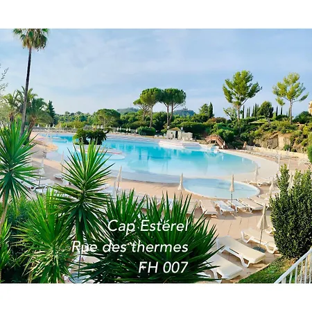 Jardin Clos Sur La ,parking -piscine Premium Apartamento Saint-Raphaël