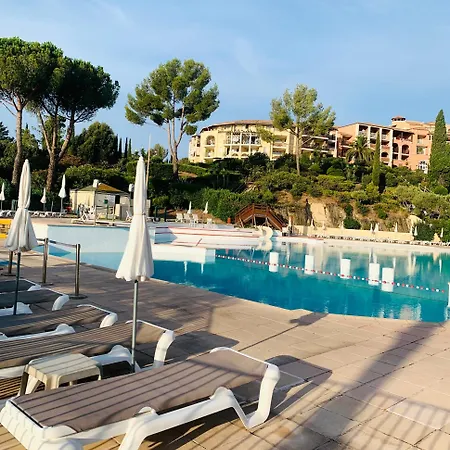 Jardin Clos Sur La ,parking -piscine Premium