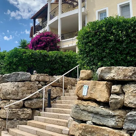 Jardin Clos Sur La ,parking -piscine Premium Apartamento *