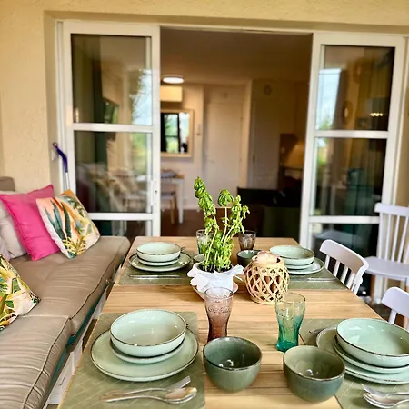 Jardin Clos Sur La ,parking -piscine Premium Apartamento *